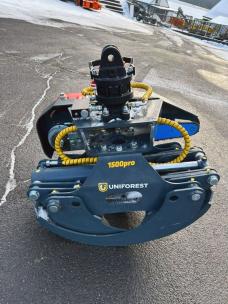 sb0206550uni_1500pro_Kran-Holzgreifer-SägeMS500_02sbf