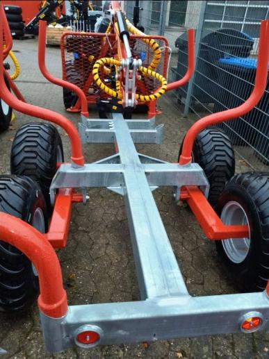 sb0218150kra_T3500 Rückewagen-3.5t_Kran_18sbf