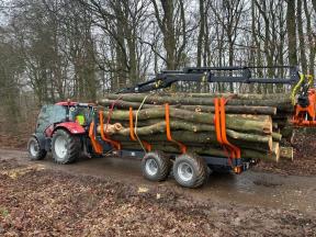 sb0218260kts_KTS13000_Rückewagen_mit-Kran-8.6m_02sbf