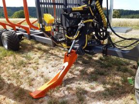 sb0218260kts_KTS13000_Rückewagen_mit-Kran-8.6m_24sbf