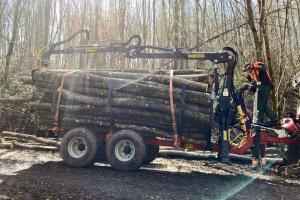 sb0218310mor_SF7_Rückewagen_7t_5.4m-Kran_Logo