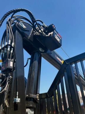 sb0218361mor_SF12_Rückewagen_12.0t_7.3m-Kran_AG_10sbf