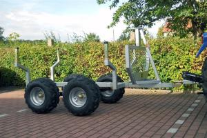 sb0218402sbf_BBS-LH1200_Rückewagen_ohne-Kran_Logo