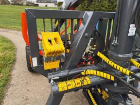 sb0218480sbf_SBF8000_Rückewagen_mit-Kran-6.4m_12sbf