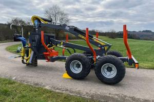 sb0218480sbf_SBF8000_Rückewagen_mit-Kran-6.4m_Logo